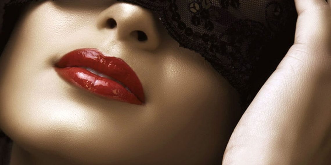 donna-bendata-pizzo-femminilità