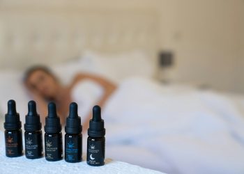 5-oli-cbd-sfondo-donna-che-dorme-tranquilla