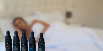 5-oli-cbd-sfondo-donna-che-dorme-tranquilla